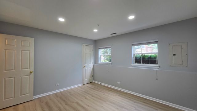 2631 N Greenwood Avenue 2631, Arlington Heights, IL 60004