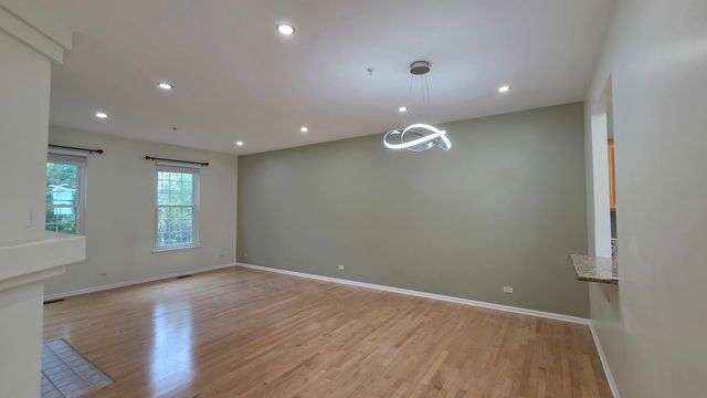 2631 N Greenwood Avenue 2631, Arlington Heights, IL 60004