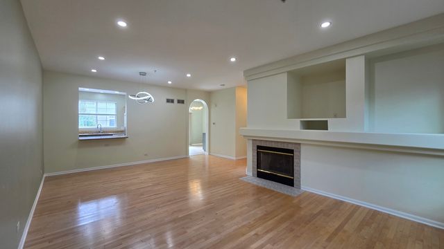 2631 N Greenwood Avenue 2631, Arlington Heights, IL 60004