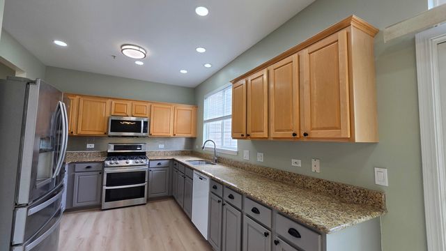 2631 N Greenwood Avenue 2631, Arlington Heights, IL 60004