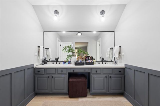 6729 W Ardmore Avenue, Chicago, IL 60631