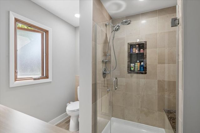 6729 W Ardmore Avenue, Chicago, IL 60631