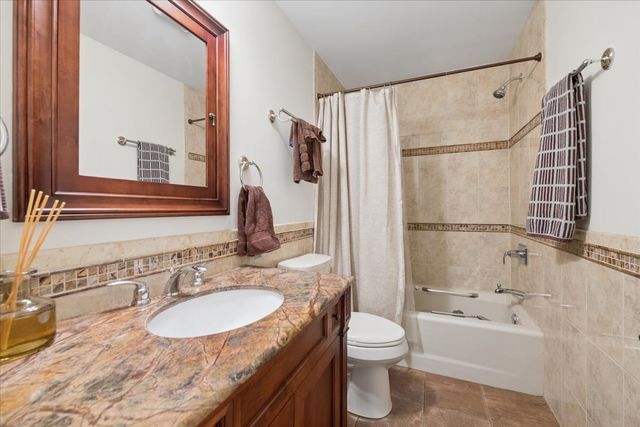 6729 W Ardmore Avenue, Chicago, IL 60631