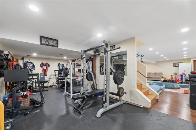 6729 W Ardmore Avenue, Chicago, IL 60631