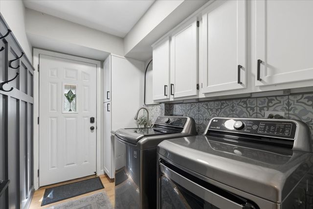 6729 W Ardmore Avenue, Chicago, IL 60631