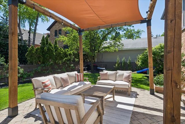 6729 W Ardmore Avenue, Chicago, IL 60631