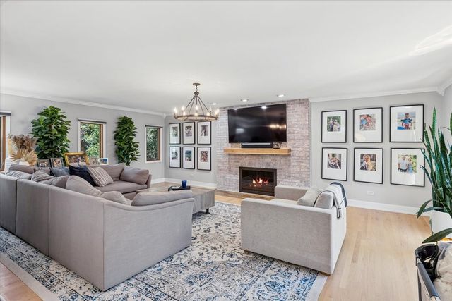 6729 W Ardmore Avenue, Chicago, IL 60631