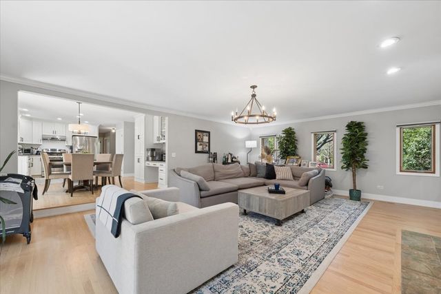 6729 W Ardmore Avenue, Chicago, IL 60631