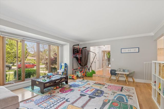 6729 W Ardmore Avenue, Chicago, IL 60631