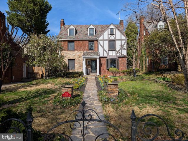 3951 MASSACHUSETTS AVE NW, Washington, DC 20016