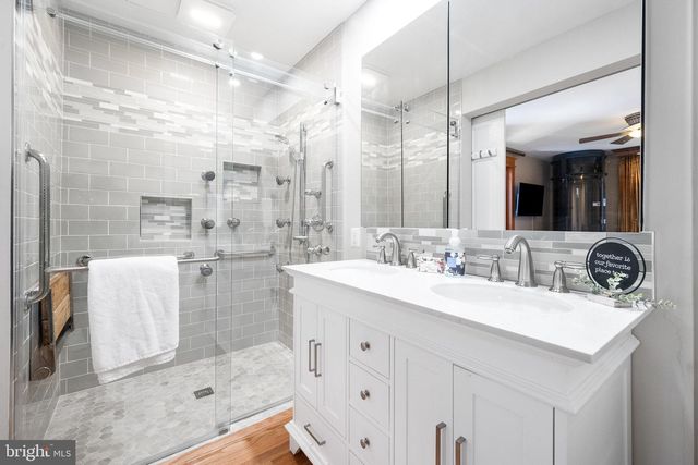 3951 MASSACHUSETTS AVE NW, Washington, DC 20016