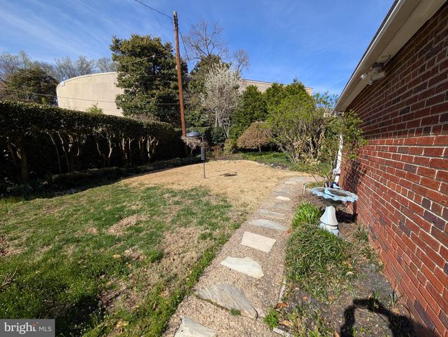 3951 MASSACHUSETTS AVE NW, Washington, DC 20016