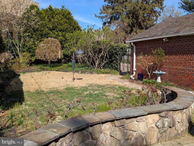 3951 MASSACHUSETTS AVE NW, Washington, DC 20016