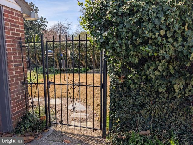 3951 MASSACHUSETTS AVE NW, Washington, DC 20016