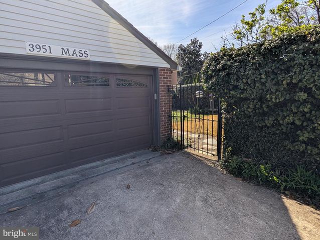 3951 MASSACHUSETTS AVE NW, Washington, DC 20016