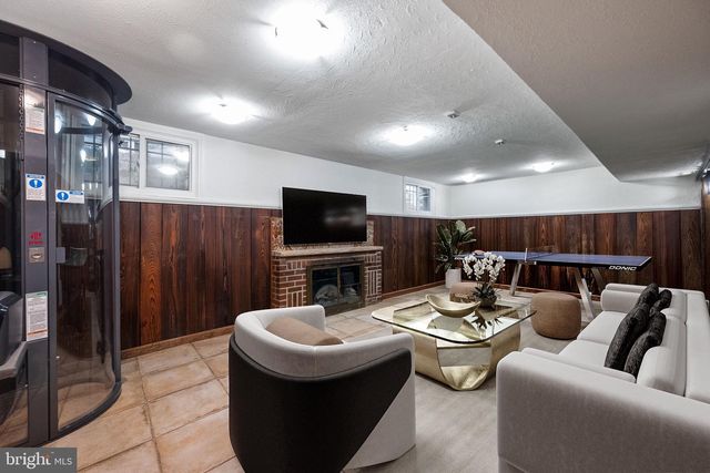 3951 MASSACHUSETTS AVE NW, Washington, DC 20016