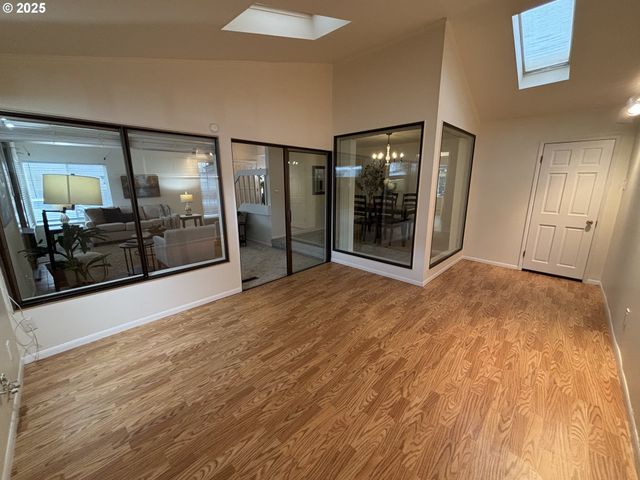 890 ALVINA St Se, Salem, OR 97306