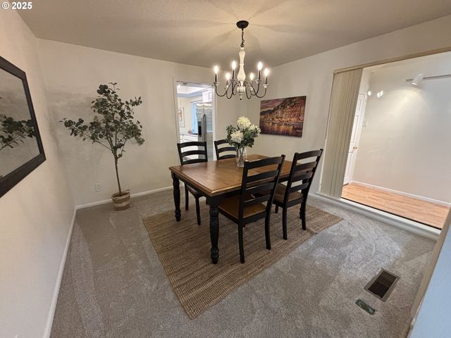 890 ALVINA St Se, Salem, OR 97306