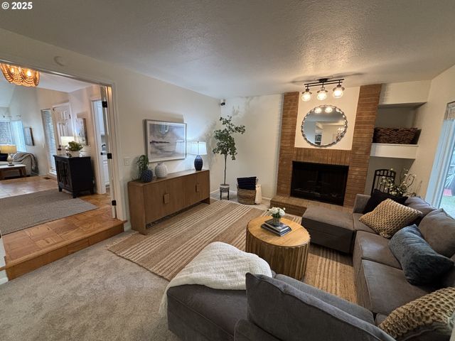 890 ALVINA St Se, Salem, OR 97306