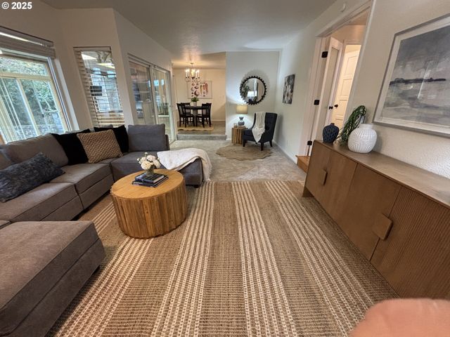 890 ALVINA St Se, Salem, OR 97306