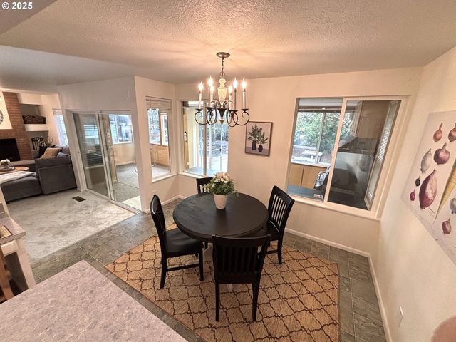 890 ALVINA St Se, Salem, OR 97306