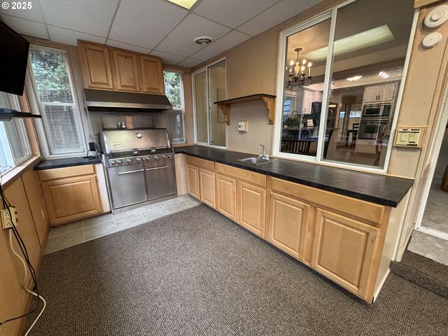 890 ALVINA St Se, Salem, OR 97306