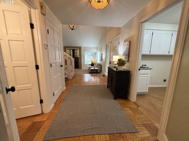 890 ALVINA St Se, Salem, OR 97306