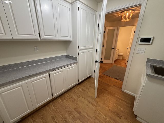 890 ALVINA St Se, Salem, OR 97306