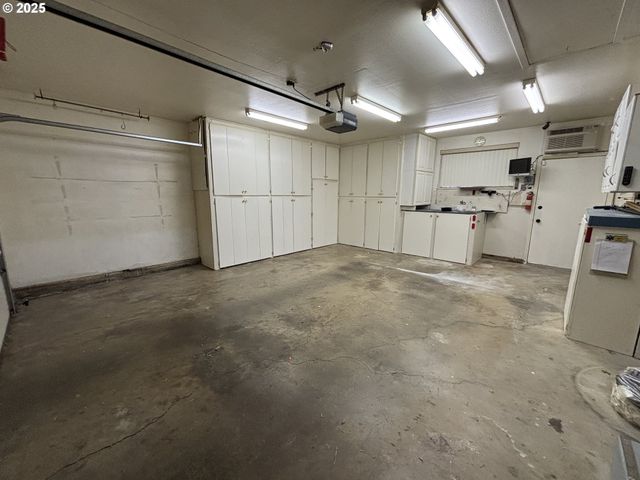 890 ALVINA St Se, Salem, OR 97306