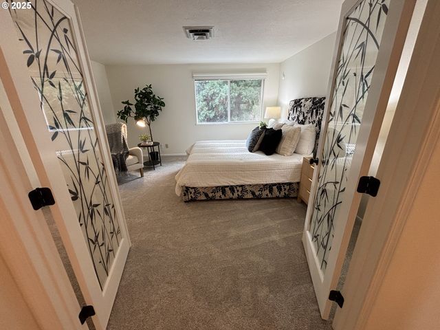 890 ALVINA St Se, Salem, OR 97306