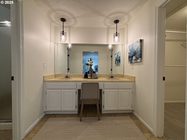 890 ALVINA St Se, Salem, OR 97306