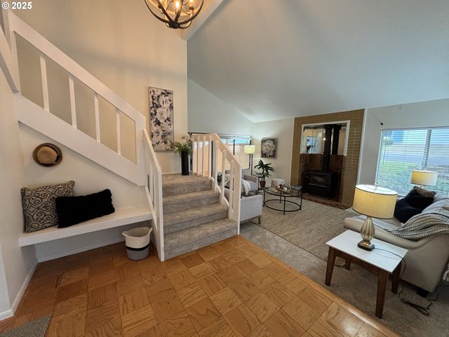 890 ALVINA St Se, Salem, OR 97306