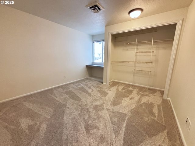 890 ALVINA St Se, Salem, OR 97306