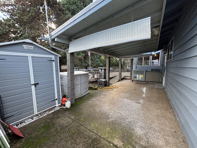 890 ALVINA St Se, Salem, OR 97306