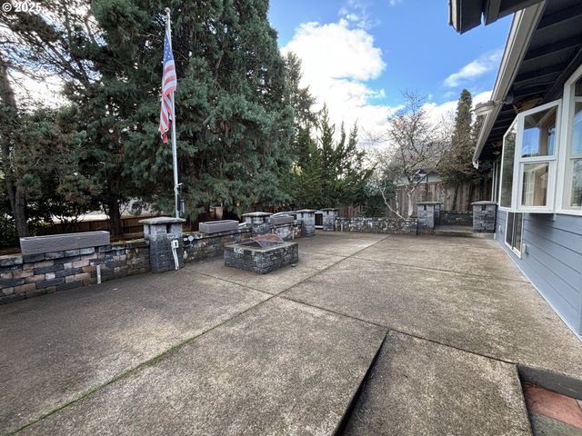 890 ALVINA St Se, Salem, OR 97306