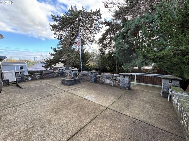 890 ALVINA St Se, Salem, OR 97306