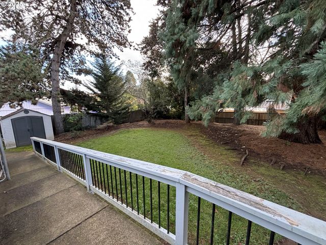 890 ALVINA St Se, Salem, OR 97306