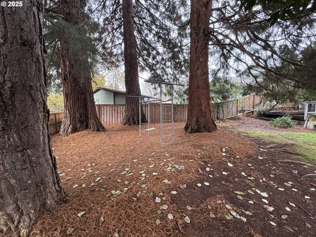 890 ALVINA St Se, Salem, OR 97306