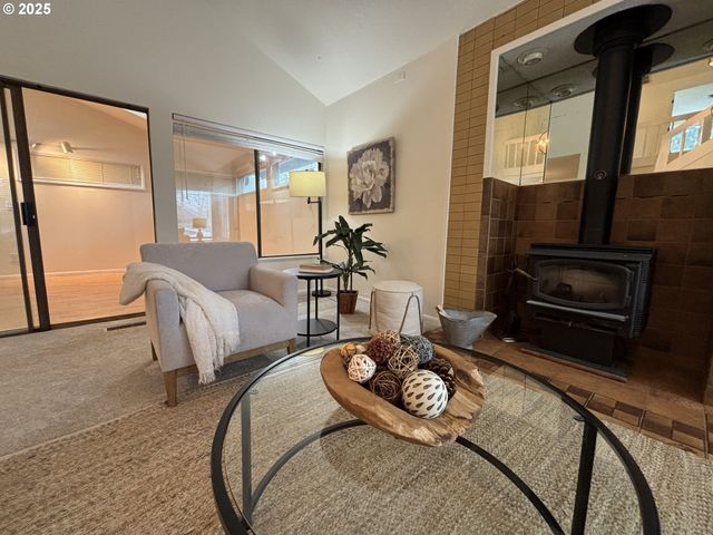 890 ALVINA St Se, Salem, OR 97306