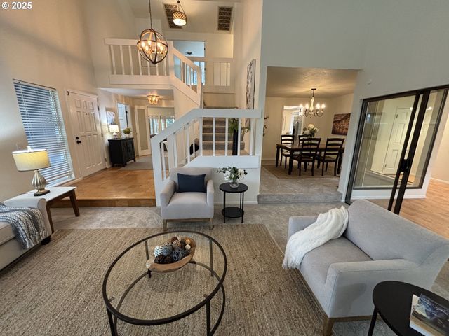 890 ALVINA St Se, Salem, OR 97306