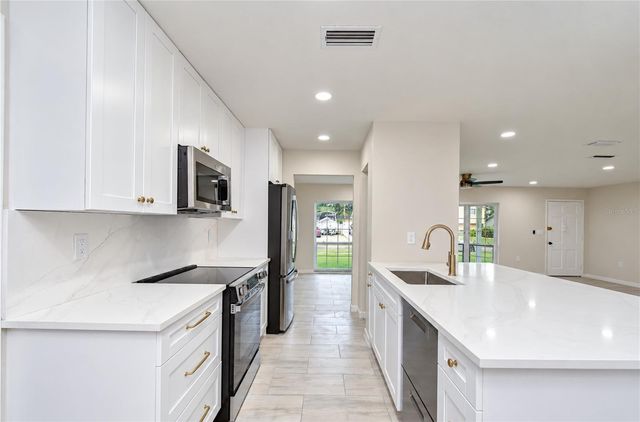 8013 W ELM STREET, Tampa, FL 33615