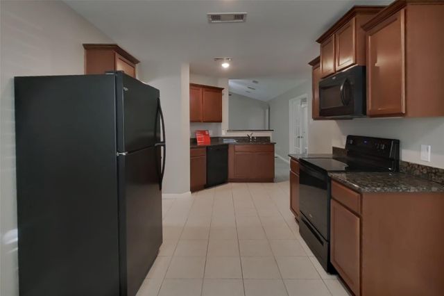 333 Summer Horse Drive, La Marque, TX 77568