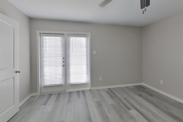 333 Summer Horse Drive, La Marque, TX 77568