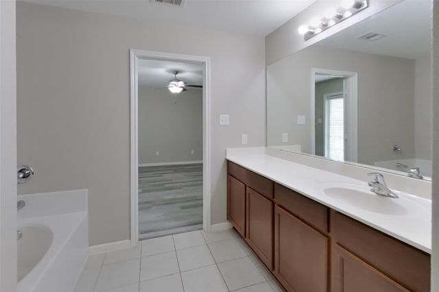 333 Summer Horse Drive, La Marque, TX 77568