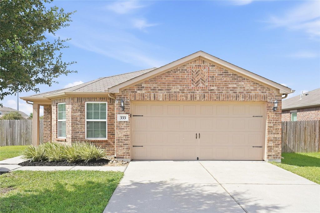 333 Summer Horse Drive, La Marque, TX 77568