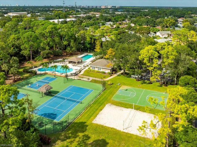 1309 Briarwood CT, Naples, FL 34104