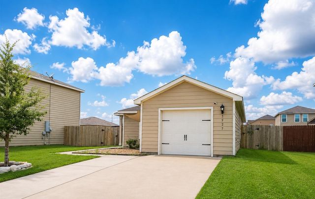 5927 Golden Cove Road, Cove, TX 77523