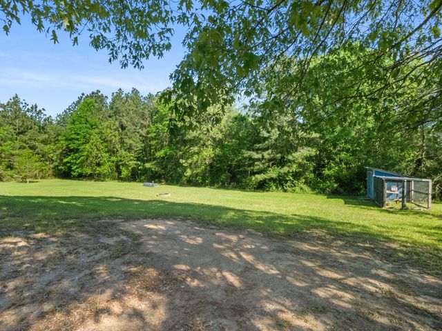 212 Section Line Rd, Leesville, LA 71446