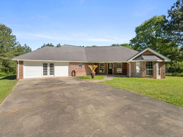 212 Section Line Rd, Leesville, LA 71446