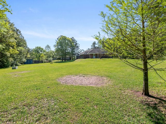 212 Section Line Rd, Leesville, LA 71446